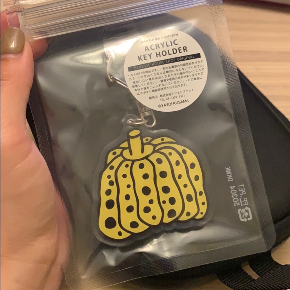 NWT YAYOI KUSAMA pumpkin key holder 2019